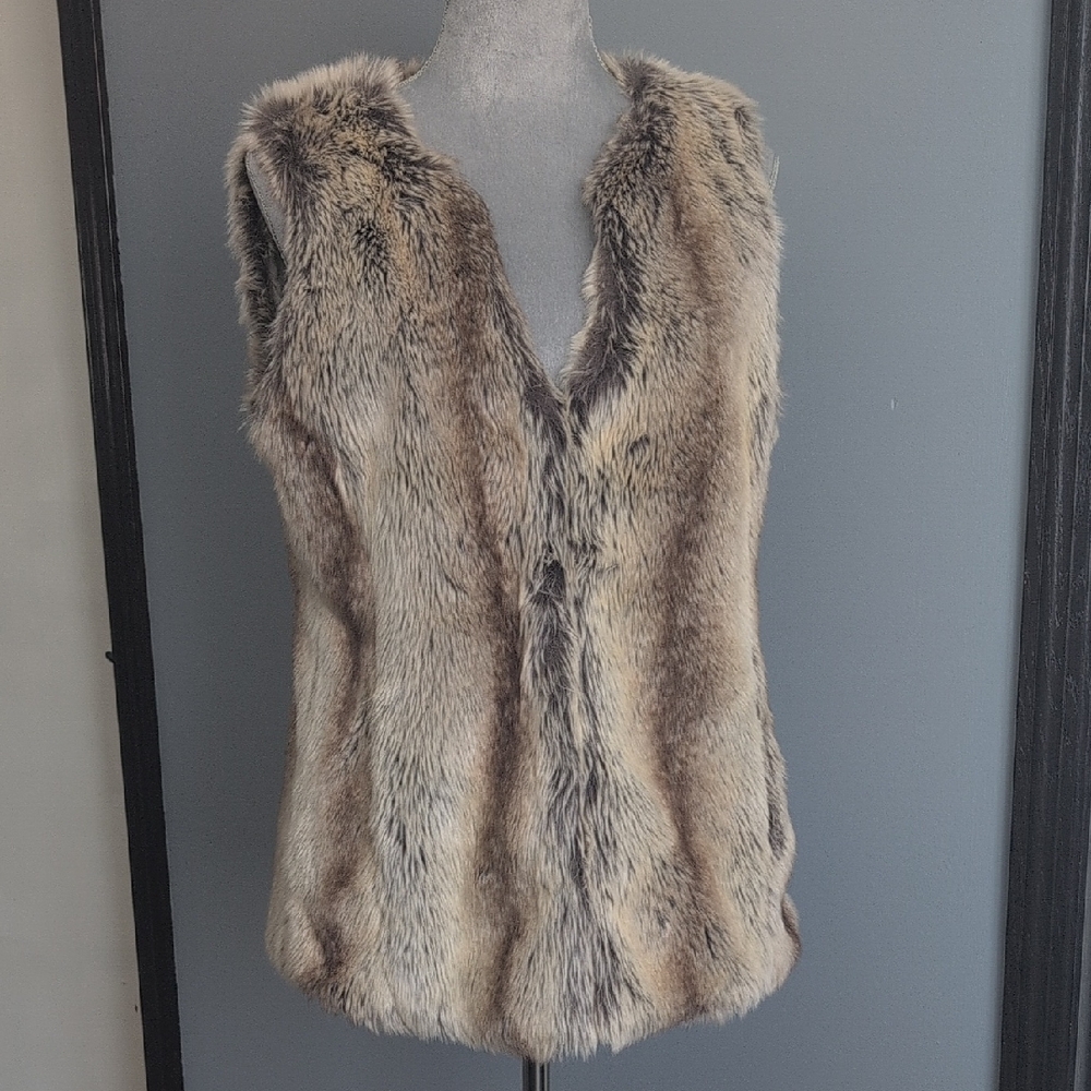WHBM Faux Fur Vest Runs Large